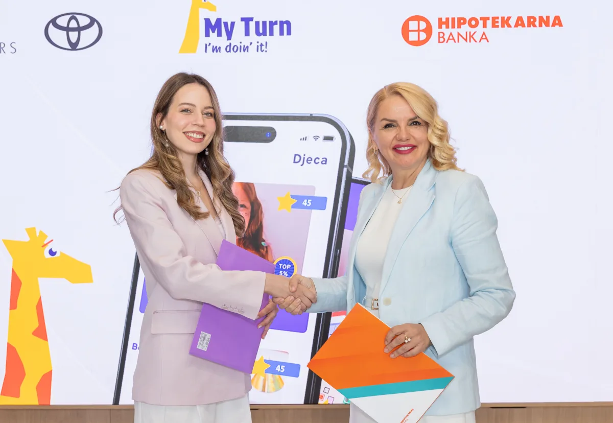 Rukovanje predstavnica MyTurn-a i Hipotekarne banke nakon potpisivanja ugovora o podršci